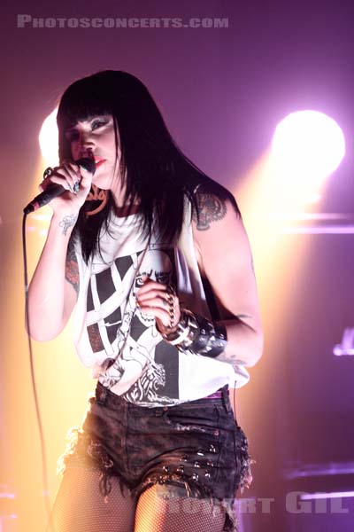 SLEIGH BELLS - 2012-03-05 - PARIS - La Machine (du Moulin Rouge) - 